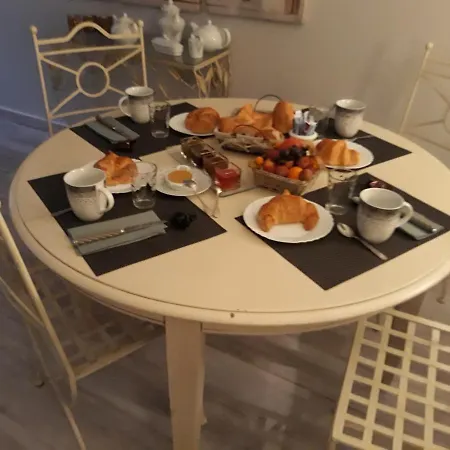 La Mongeardiere Homestay Ay-Champagne